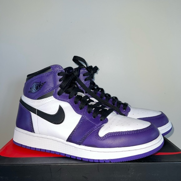 Jordan 1 Retro High Purple White (GS) Size: 7Y = 8.5W. - Picture 3 of 5